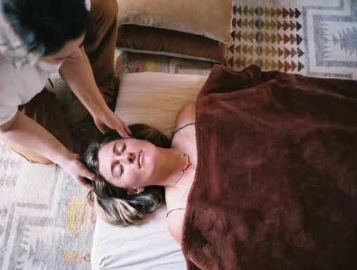 1:1 breathwork session with Lucine